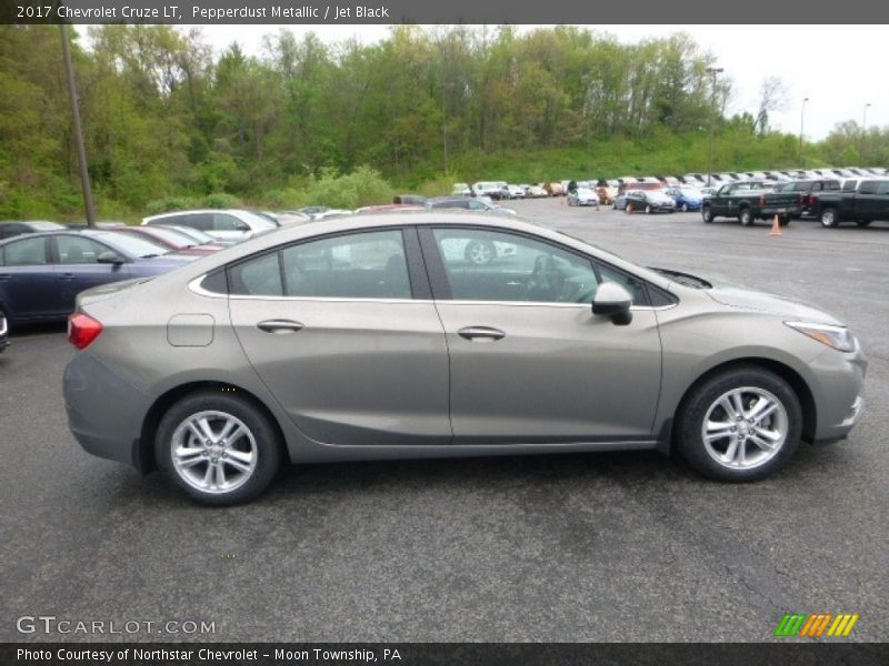 Pepperdust Metallic / Jet Black 2017 Chevrolet Cruze LT
