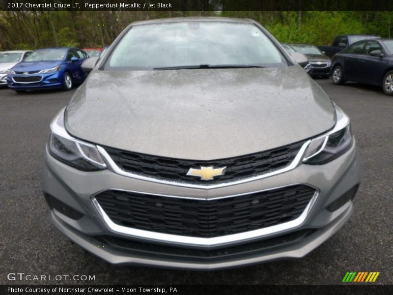 Pepperdust Metallic / Jet Black 2017 Chevrolet Cruze LT