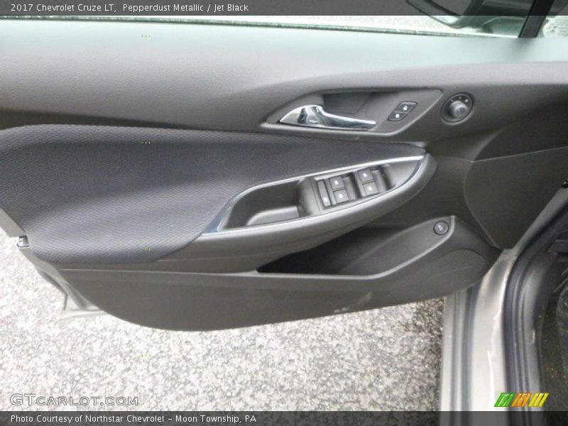 Pepperdust Metallic / Jet Black 2017 Chevrolet Cruze LT