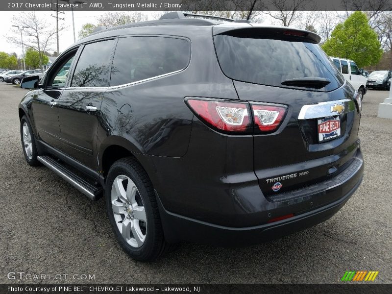 Tungsten Metallic / Ebony 2017 Chevrolet Traverse LT AWD