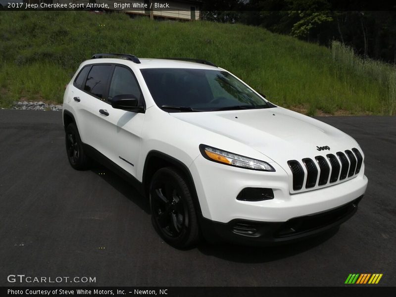 Front 3/4 View of 2017 Cherokee Sport Altitude