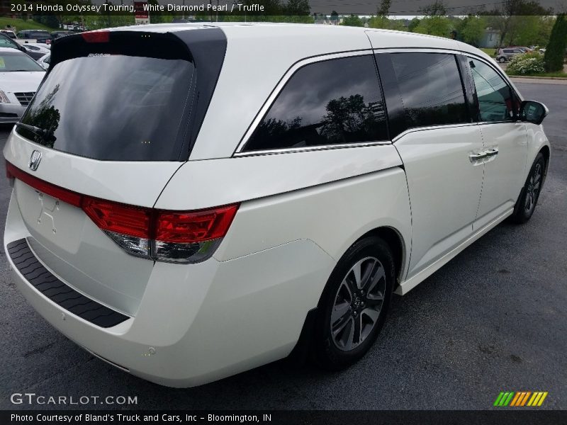 White Diamond Pearl / Truffle 2014 Honda Odyssey Touring