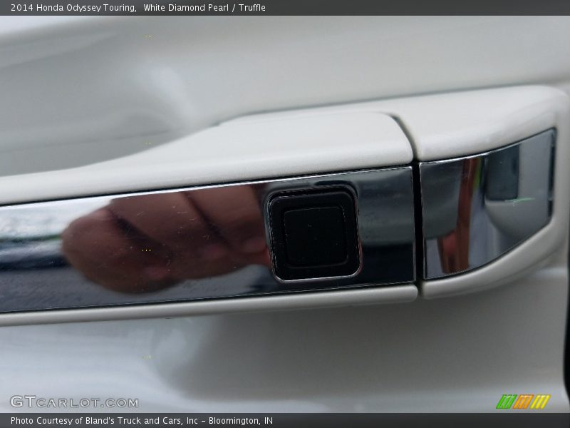 White Diamond Pearl / Truffle 2014 Honda Odyssey Touring