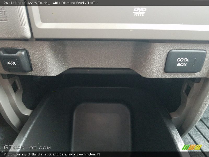 White Diamond Pearl / Truffle 2014 Honda Odyssey Touring