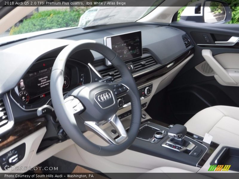 Dashboard of 2018 Q5 2.0 TFSI Premium Plus quattro