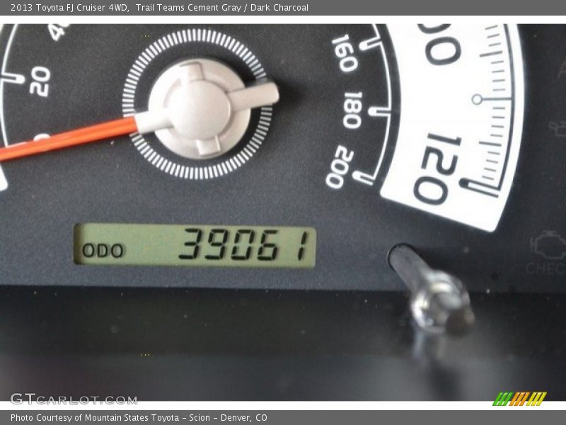 Trail Teams Cement Gray / Dark Charcoal 2013 Toyota FJ Cruiser 4WD