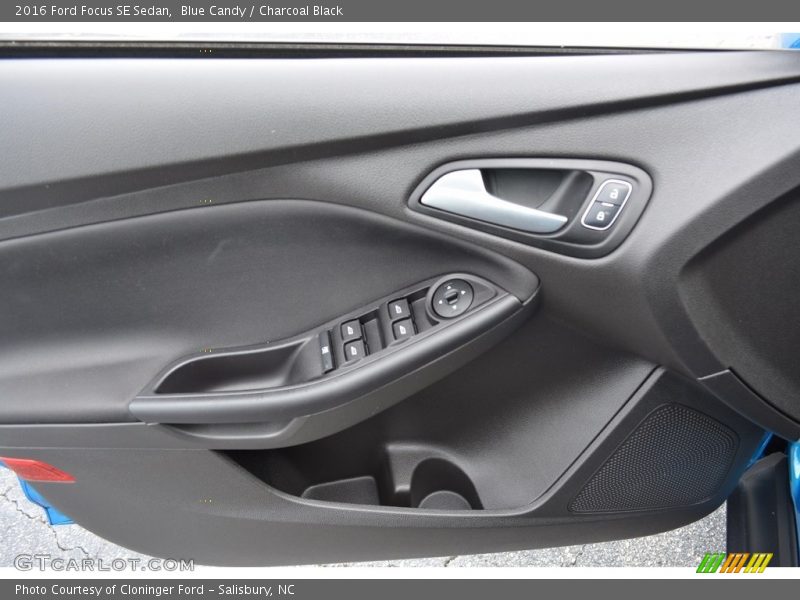Blue Candy / Charcoal Black 2016 Ford Focus SE Sedan