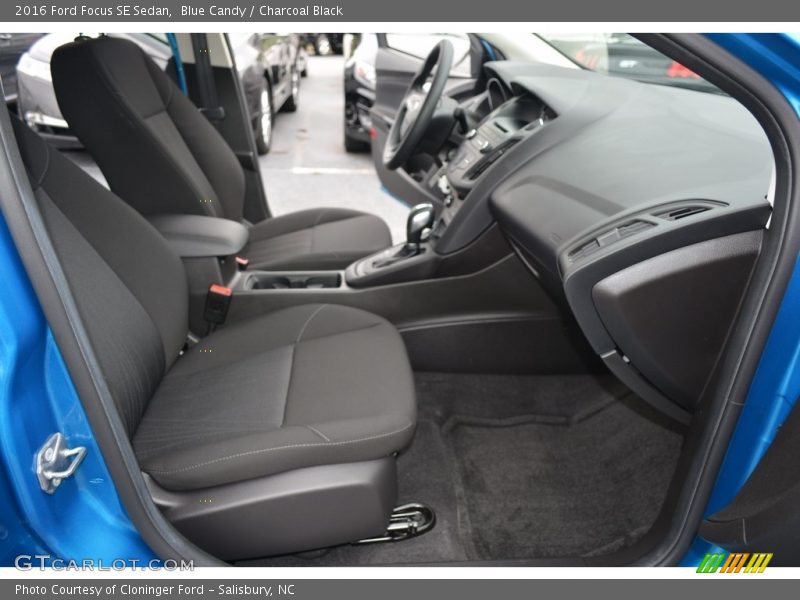 Blue Candy / Charcoal Black 2016 Ford Focus SE Sedan