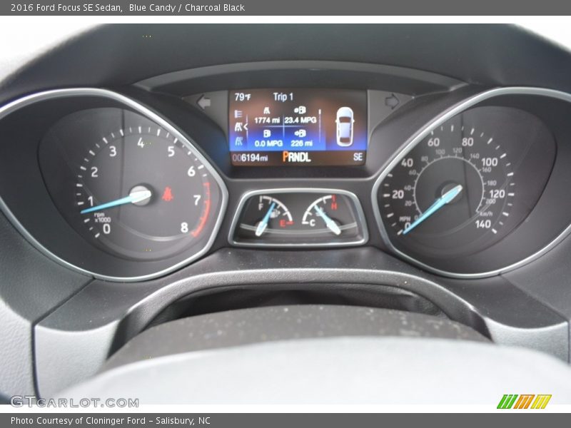 Blue Candy / Charcoal Black 2016 Ford Focus SE Sedan