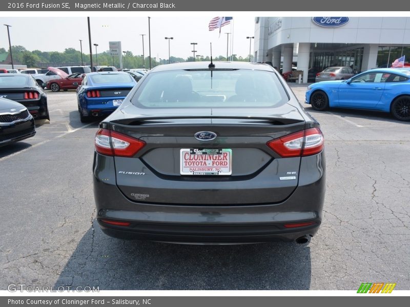 Magnetic Metallic / Charcoal Black 2016 Ford Fusion SE