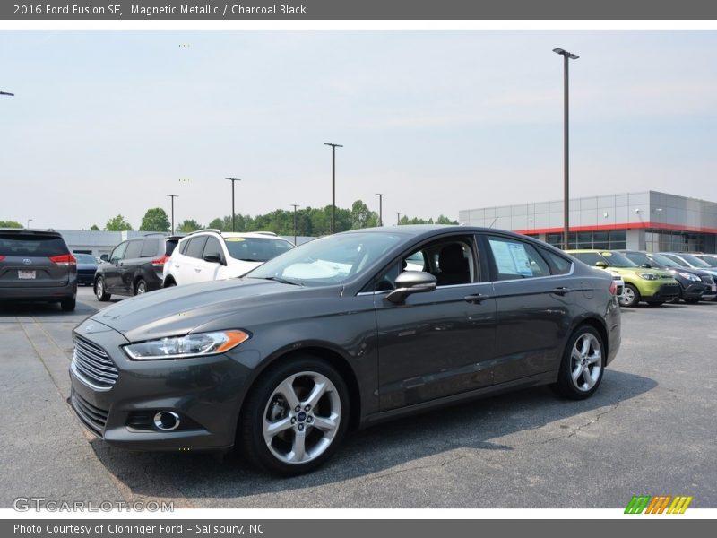 Magnetic Metallic / Charcoal Black 2016 Ford Fusion SE