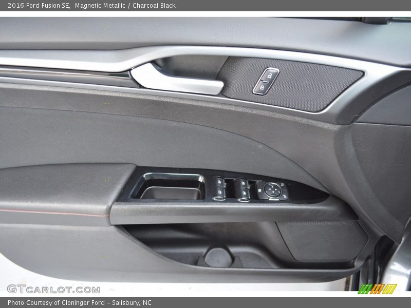 Magnetic Metallic / Charcoal Black 2016 Ford Fusion SE