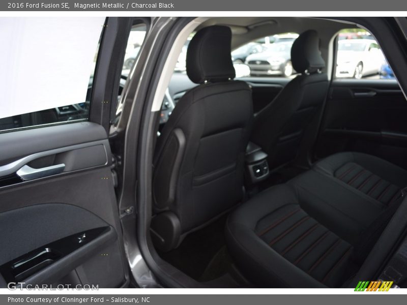 Magnetic Metallic / Charcoal Black 2016 Ford Fusion SE
