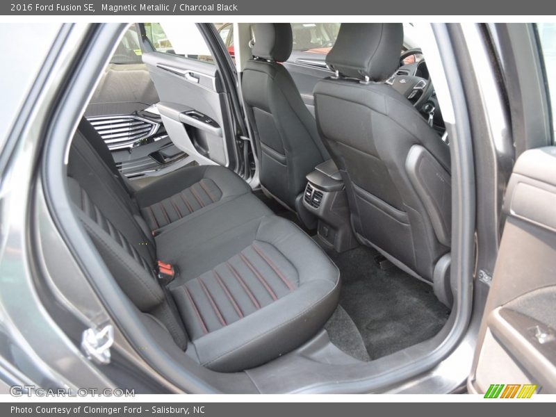 Magnetic Metallic / Charcoal Black 2016 Ford Fusion SE