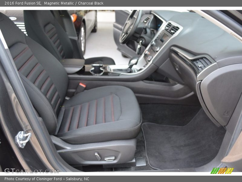 Magnetic Metallic / Charcoal Black 2016 Ford Fusion SE