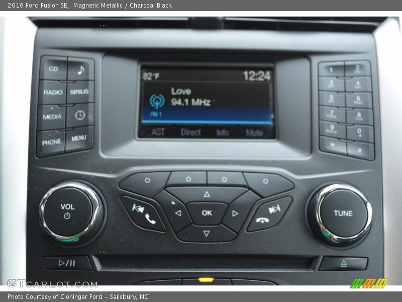 Magnetic Metallic / Charcoal Black 2016 Ford Fusion SE