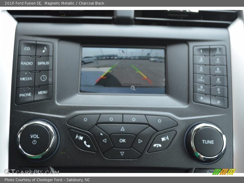 Magnetic Metallic / Charcoal Black 2016 Ford Fusion SE