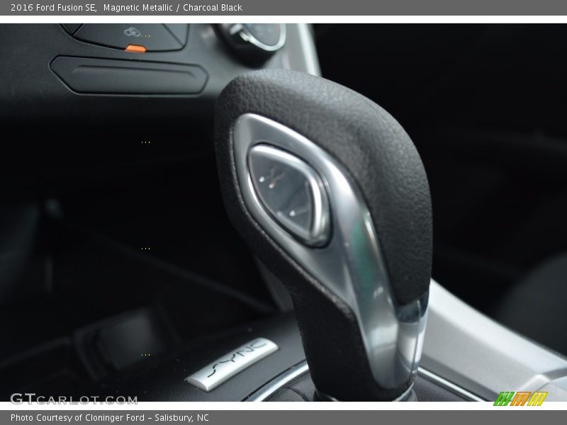 Magnetic Metallic / Charcoal Black 2016 Ford Fusion SE
