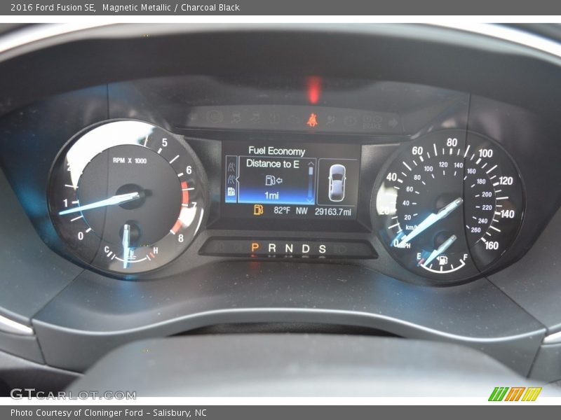 Magnetic Metallic / Charcoal Black 2016 Ford Fusion SE