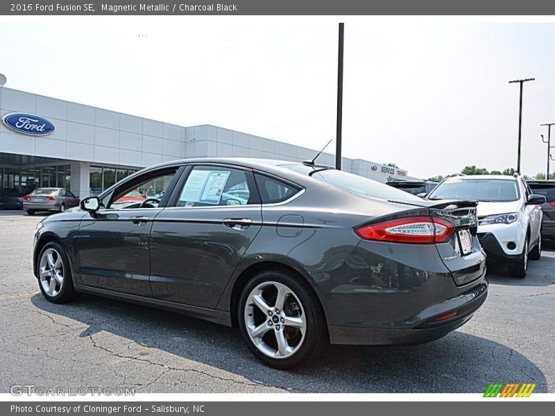 Magnetic Metallic / Charcoal Black 2016 Ford Fusion SE