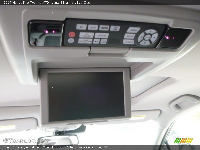 Lunar Silver Metallic / Gray 2017 Honda Pilot Touring AWD