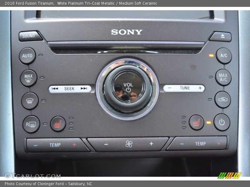 White Platinum Tri-Coat Metallic / Medium Soft Ceramic 2016 Ford Fusion Titanium