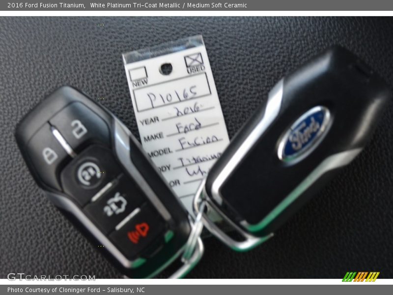 White Platinum Tri-Coat Metallic / Medium Soft Ceramic 2016 Ford Fusion Titanium