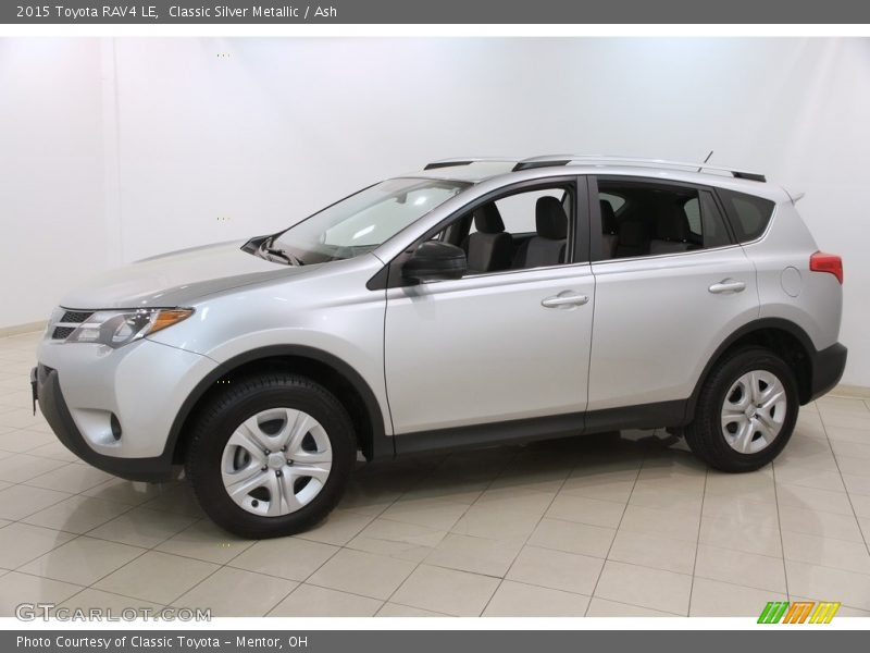 Front 3/4 View of 2015 RAV4 LE