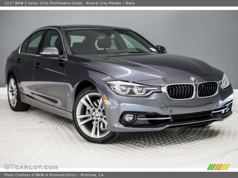 Front 3/4 View of 2017 3 Series 330e iPerfomance Sedan