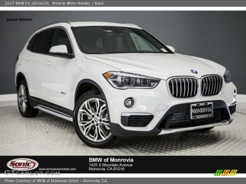 Mineral White Metallic / Black 2017 BMW X1 xDrive28i