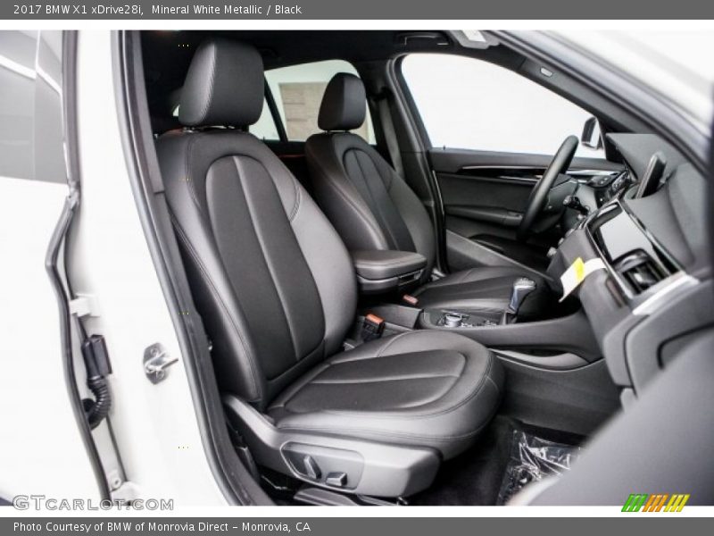 Mineral White Metallic / Black 2017 BMW X1 xDrive28i