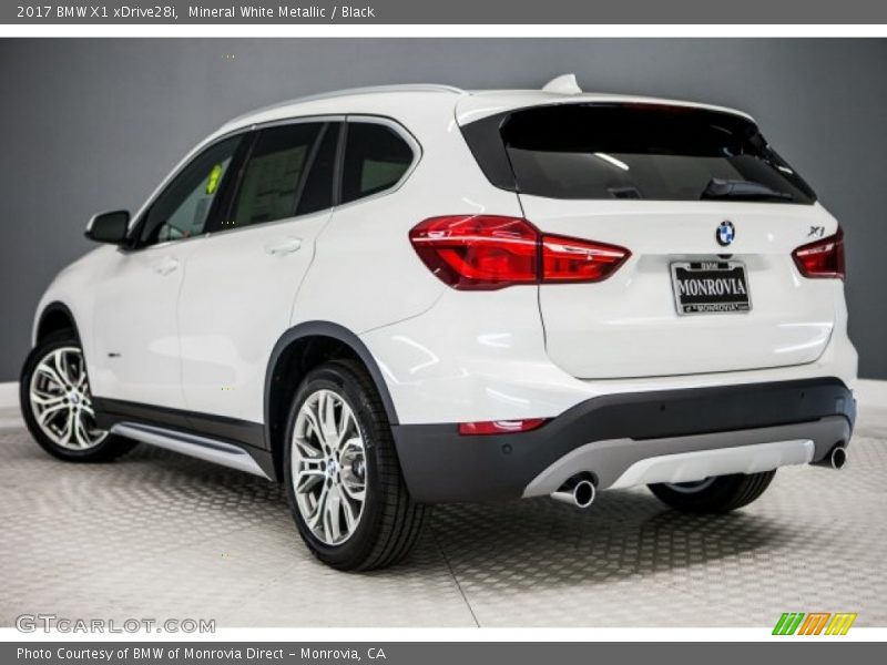Mineral White Metallic / Black 2017 BMW X1 xDrive28i