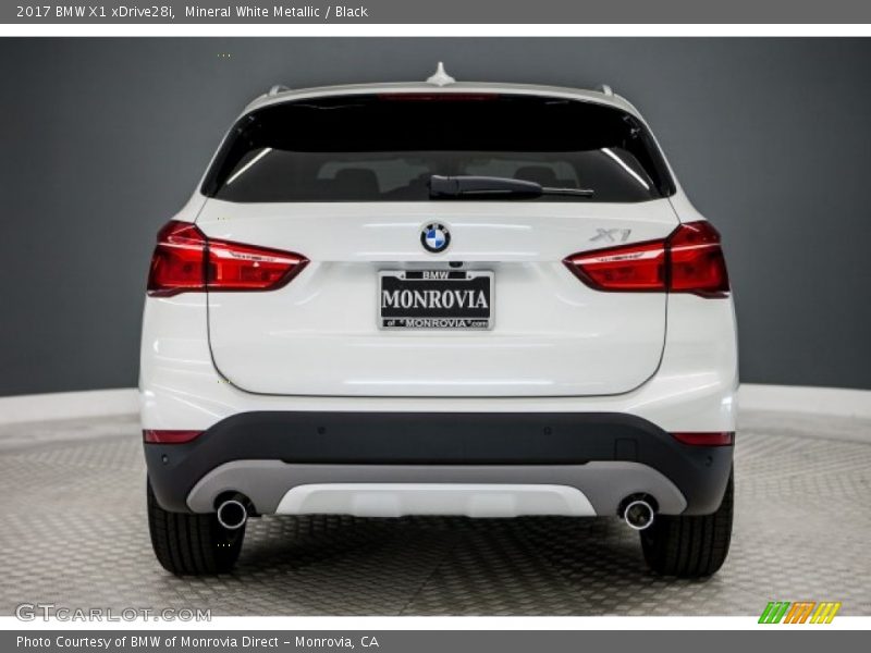 Mineral White Metallic / Black 2017 BMW X1 xDrive28i