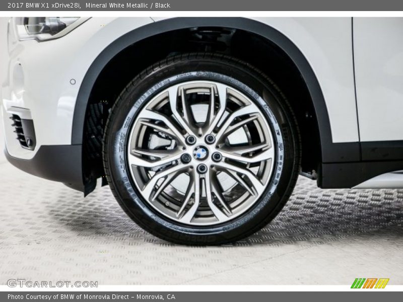 Mineral White Metallic / Black 2017 BMW X1 xDrive28i