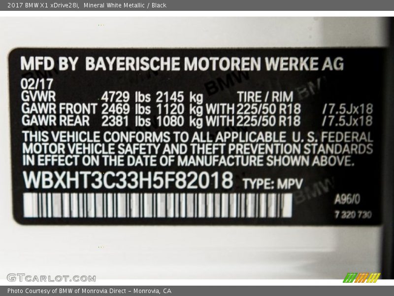 Mineral White Metallic / Black 2017 BMW X1 xDrive28i