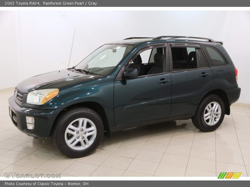Front 3/4 View of 2002 RAV4 