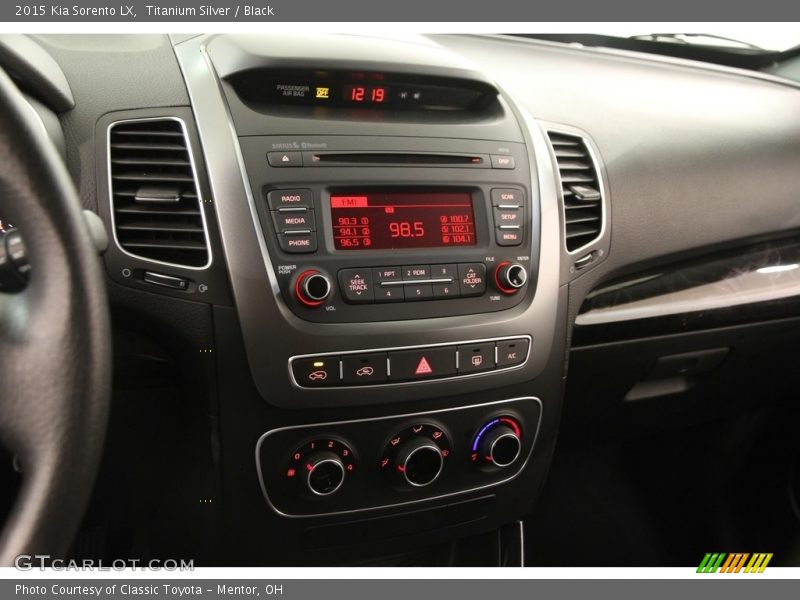 Titanium Silver / Black 2015 Kia Sorento LX