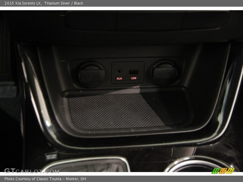 Titanium Silver / Black 2015 Kia Sorento LX