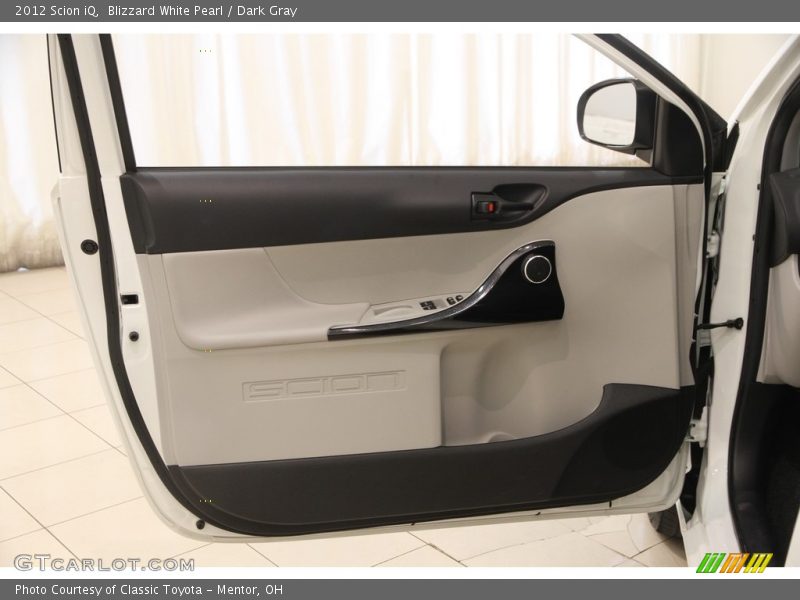Blizzard White Pearl / Dark Gray 2012 Scion iQ