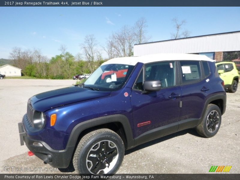Front 3/4 View of 2017 Renegade Trailhawk 4x4