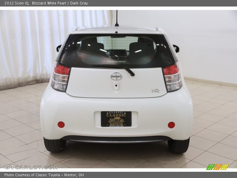 Blizzard White Pearl / Dark Gray 2012 Scion iQ