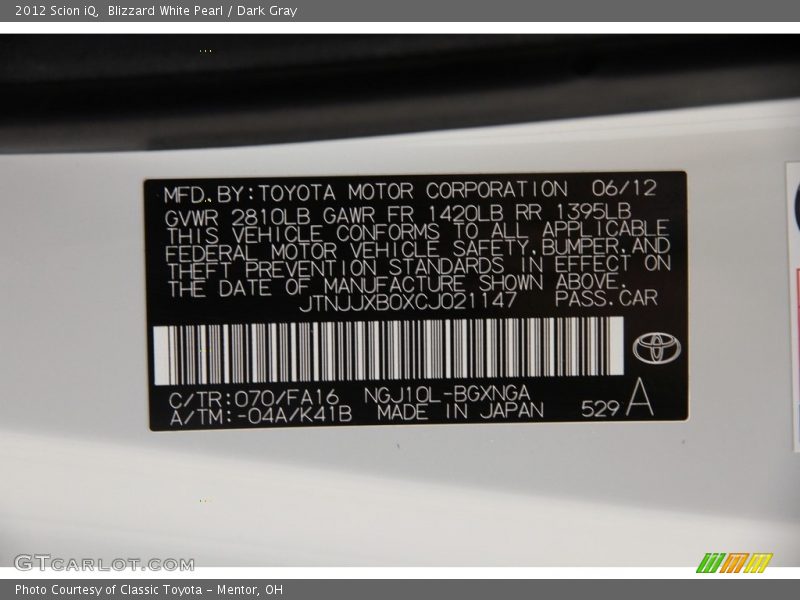 Blizzard White Pearl / Dark Gray 2012 Scion iQ