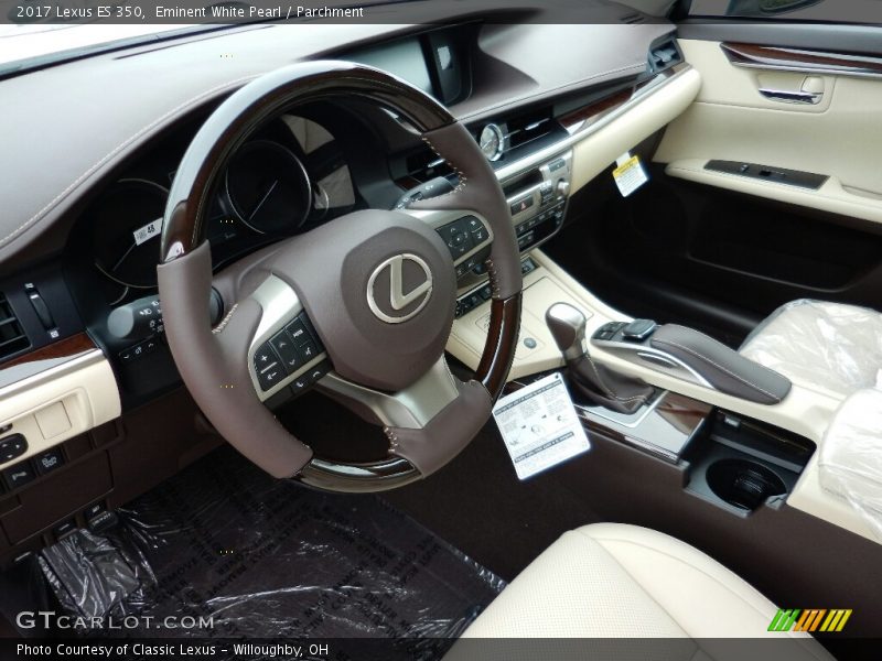 Eminent White Pearl / Parchment 2017 Lexus ES 350
