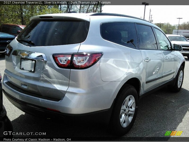 Silver Ice Metallic / Dark Titanium/Light Titanium 2017 Chevrolet Traverse LS