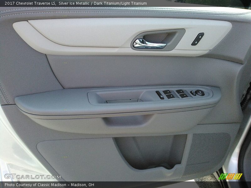 Silver Ice Metallic / Dark Titanium/Light Titanium 2017 Chevrolet Traverse LS