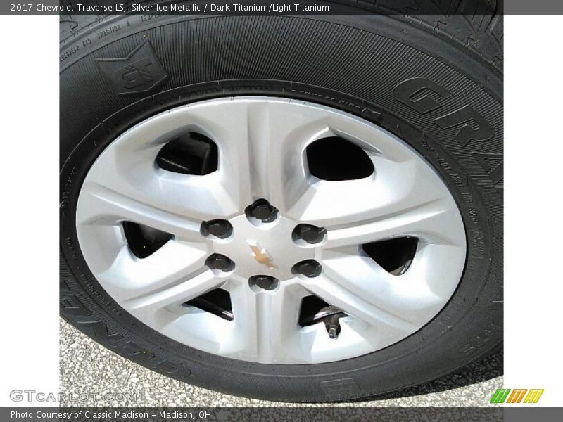 Silver Ice Metallic / Dark Titanium/Light Titanium 2017 Chevrolet Traverse LS