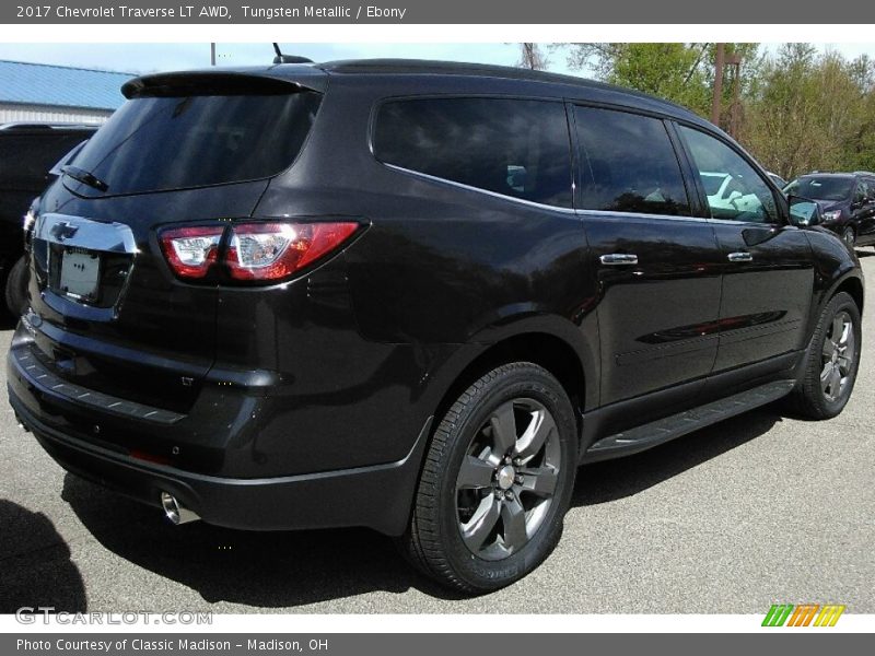 Tungsten Metallic / Ebony 2017 Chevrolet Traverse LT AWD