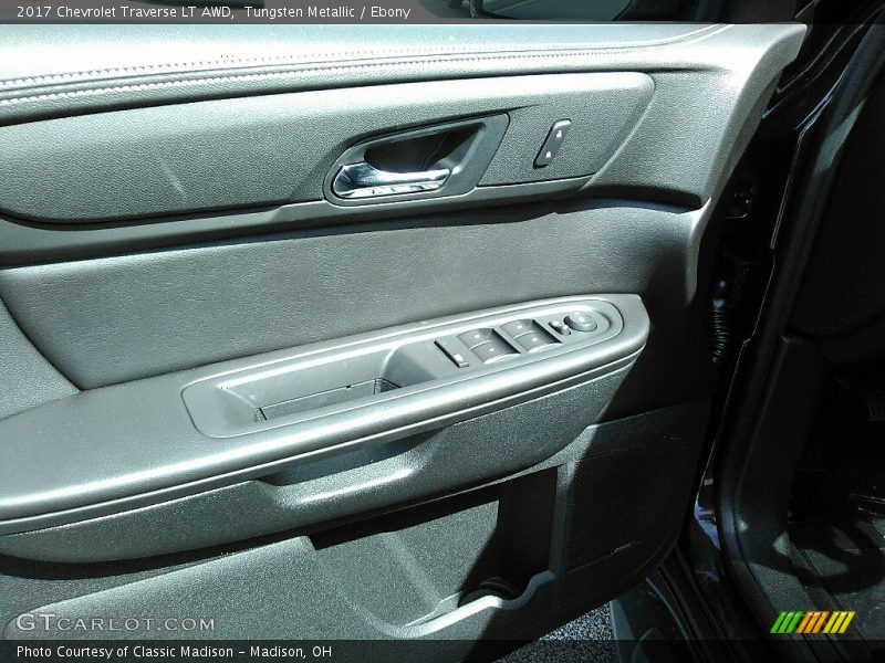 Tungsten Metallic / Ebony 2017 Chevrolet Traverse LT AWD