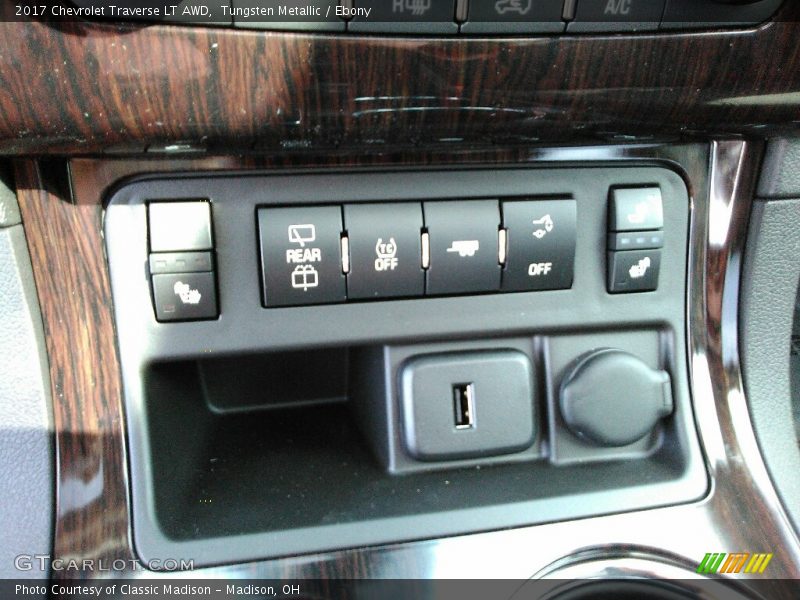 Tungsten Metallic / Ebony 2017 Chevrolet Traverse LT AWD