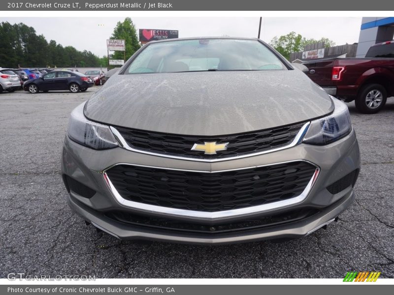 Pepperdust Metallic / Jet Black 2017 Chevrolet Cruze LT